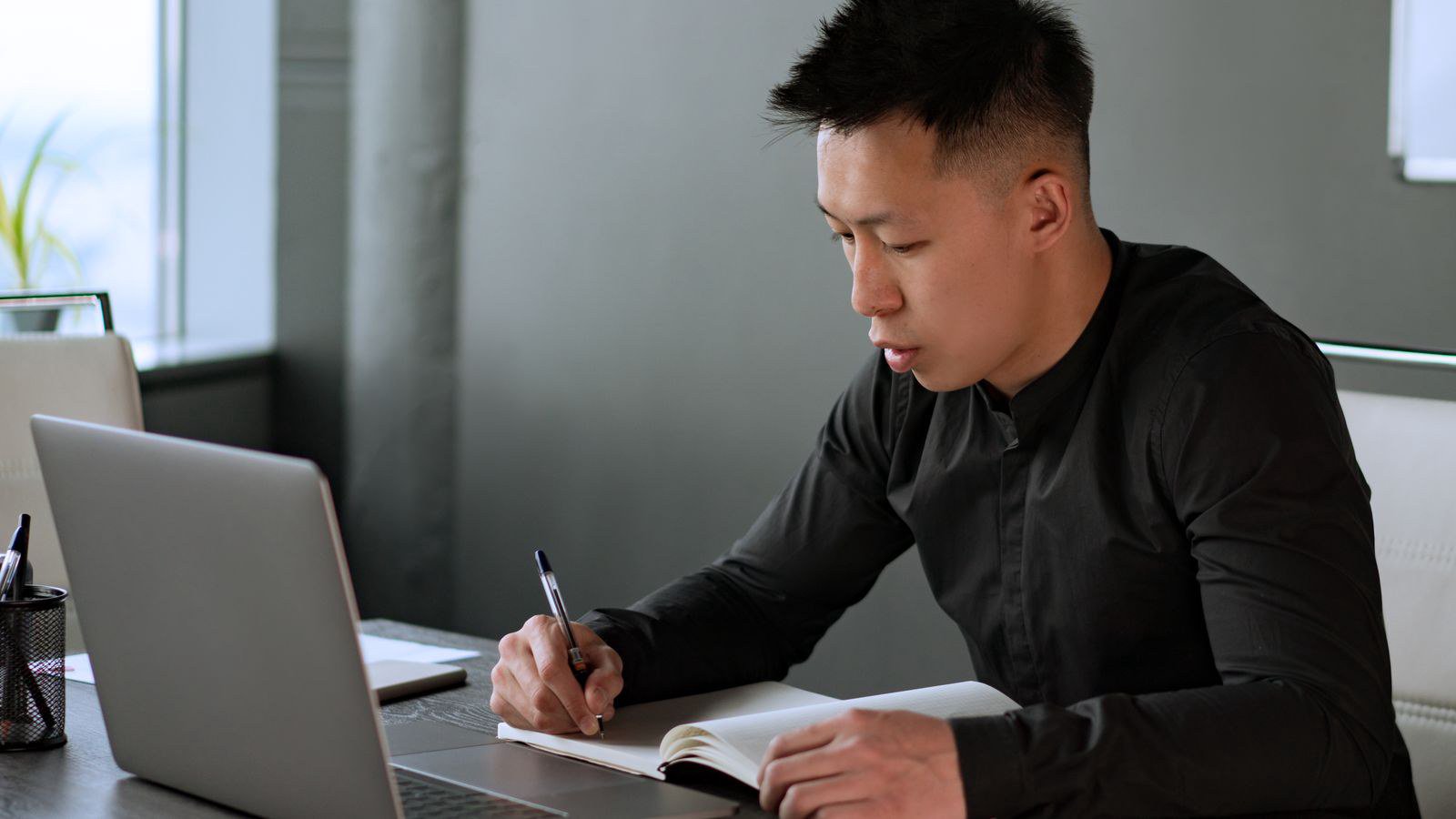Luyện email và họp trực tuyến